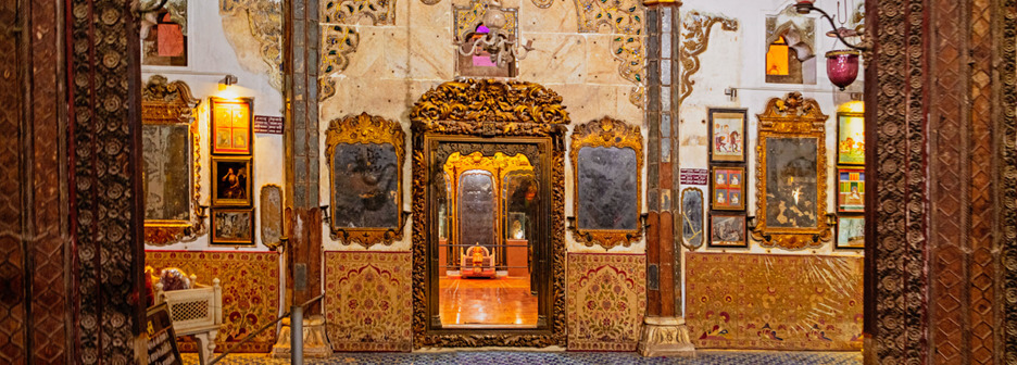 Tourist Places in Kutch - Aina Mahal