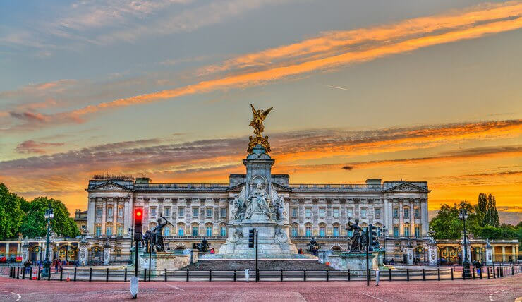 Places to visit in London - Buckingham Palace