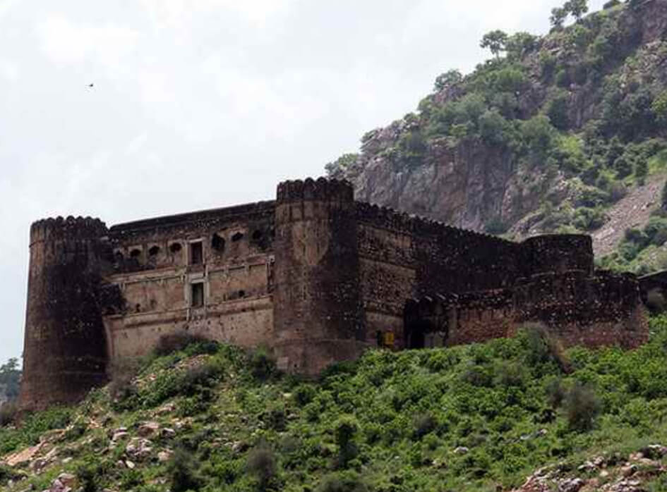 Tringalwadi Fort