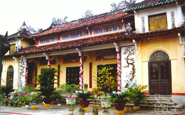 Tourist Places in Vietnam - Phuoc Lam Pagoda